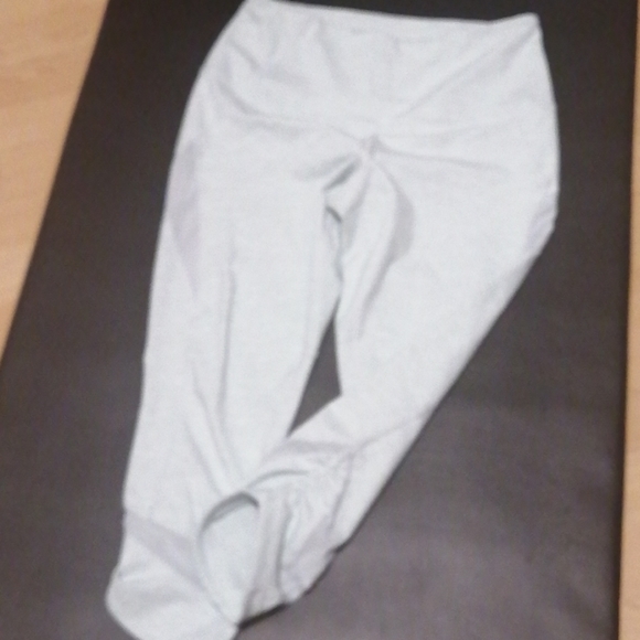 Zella fitted capris - Picture 2 of 3